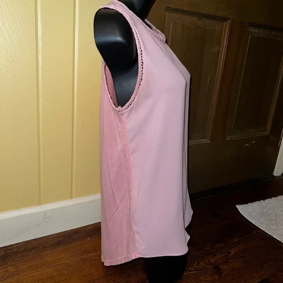 ⭐️LOFT Light Pink Sleeveless Tank Top Cut Out Neckline Design Size L - Picture 6 of 14